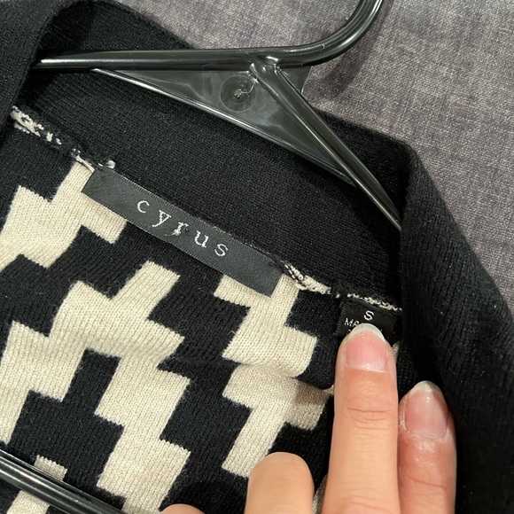 Cardigan size small - Picture 3 of 3